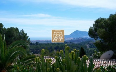 Cozy villa with lovely views of the sea and Altea.